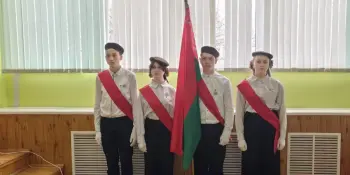Торжественная линейка, посвященная окончанию III четверти