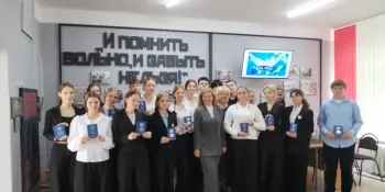 Диалог о мире и ценностях: в школьной музейной комнате прошла встреча с Татьяной Чуйковой